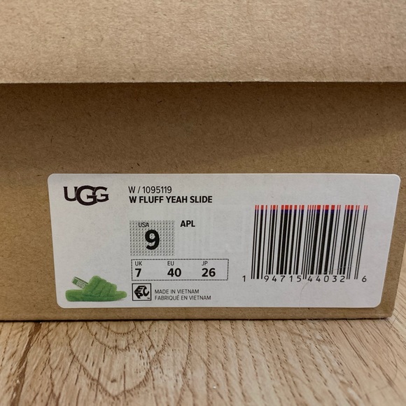 UGG Fluff Yeah Slide Apple Green Women’s Size 9 New With Box - Picture 3 of 8